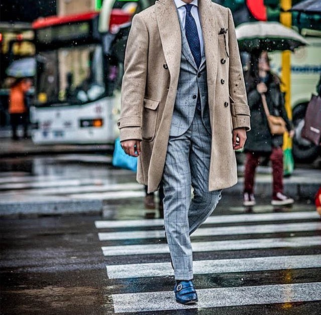 Can you wear a suit in the rain? It often depends on the material.